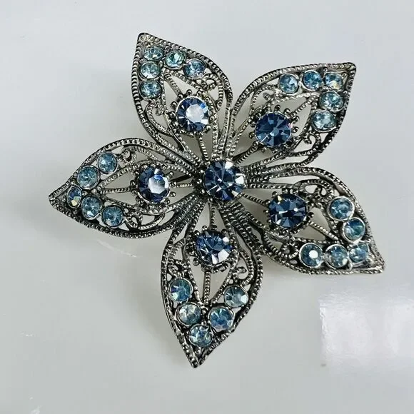 Vintage Blue Rhinestones Filigree Flower Brooch Silver Tone PRETTY 4051 - Picture 7 of 10